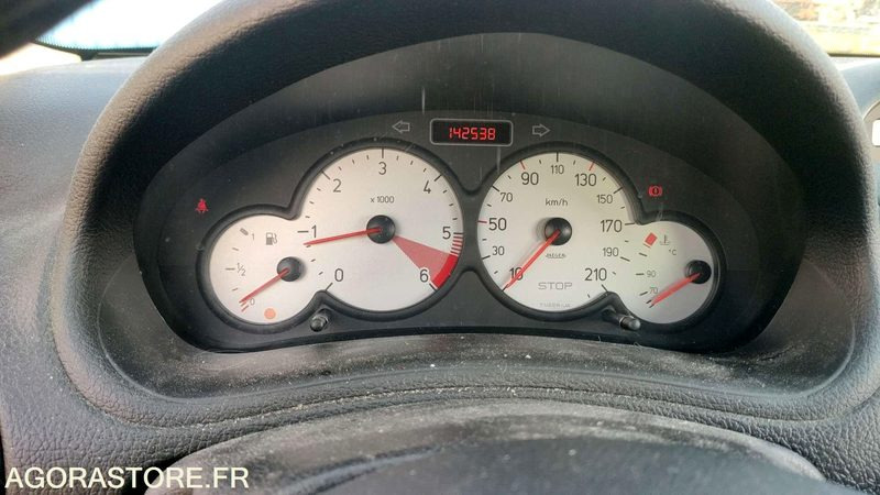 Automóvel PEUGEOT 206 - 2005 - 142538kms: foto 14