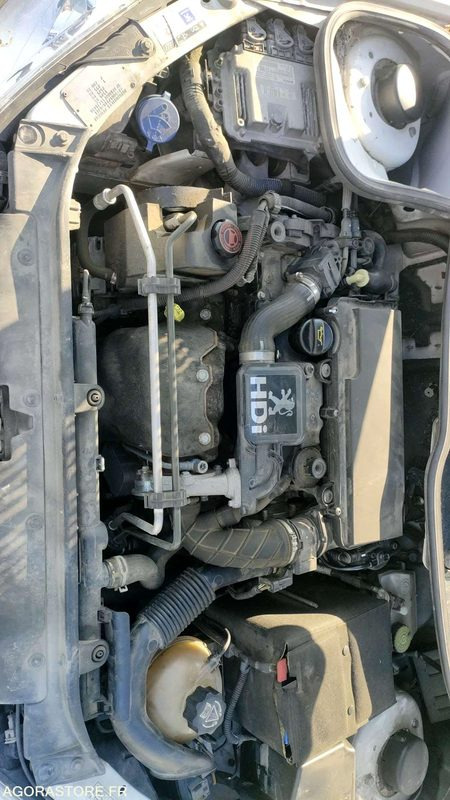 Automóvel PEUGEOT 206 - 2005 - 142538kms: foto 16