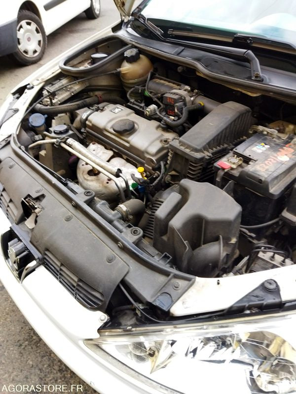 PEUGEOT 206 ESSENCE - Automóvel: foto 3 PEUGEOT 206 ESSENCE - Automóvel: foto 3