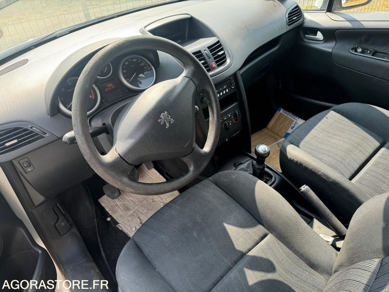 PEUGEOT 207 1.4 HDI STE - Automóvel: foto 4 PEUGEOT 207 1.4 HDI STE - Automóvel: foto 4