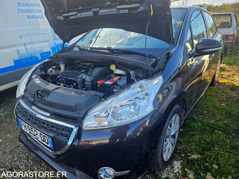 PEUGEOT 208 1.2 PURETECH 82CV - Automóvel: foto 2 PEUGEOT 208 1.2 PURETECH 82CV - Automóvel: foto 2