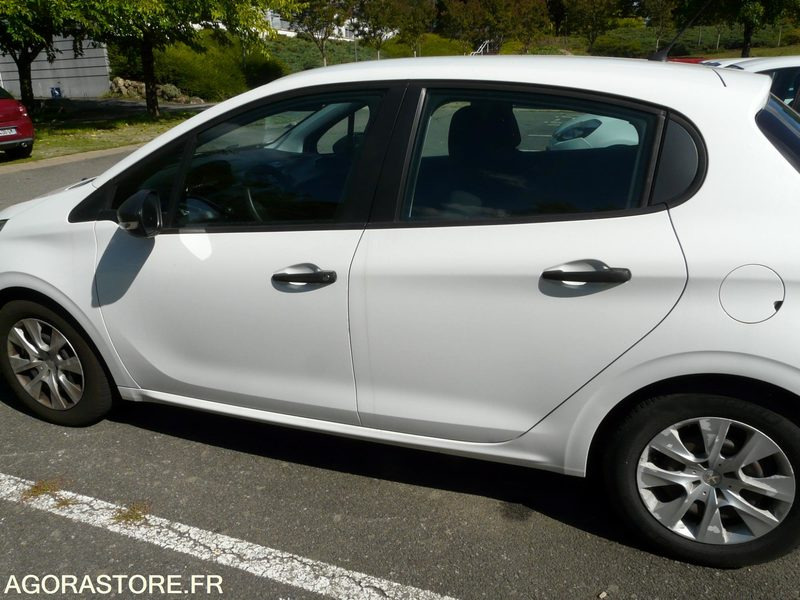 PEUGEOT 208 DX201CZ - Automóvel: foto 4 PEUGEOT 208 DX201CZ - Automóvel: foto 4