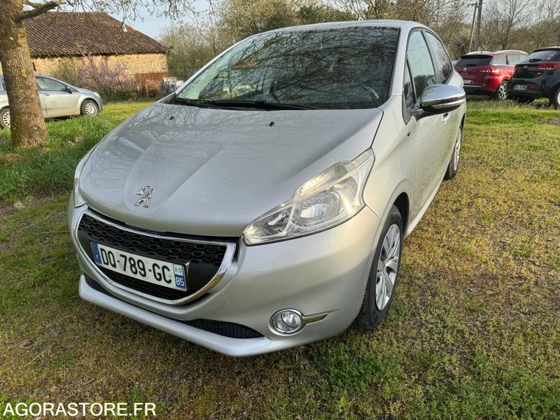 PEUGEOT 208 STYLE- 1.2 VTI 82 CV - 144 100 KM - Automóvel: foto 2 PEUGEOT 208 STYLE- 1.2 VTI 82 CV - 144 100 KM - Automóvel: foto 2