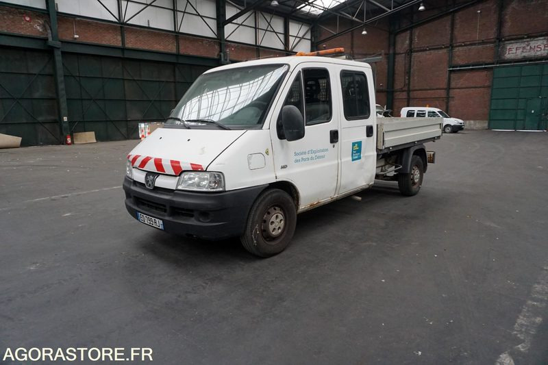 PEUGEOT BOXER PLATEAU DOUBLE CABINE - Furgão basculante: foto 1 PEUGEOT BOXER PLATEAU DOUBLE CABINE - Furgão basculante: foto 1