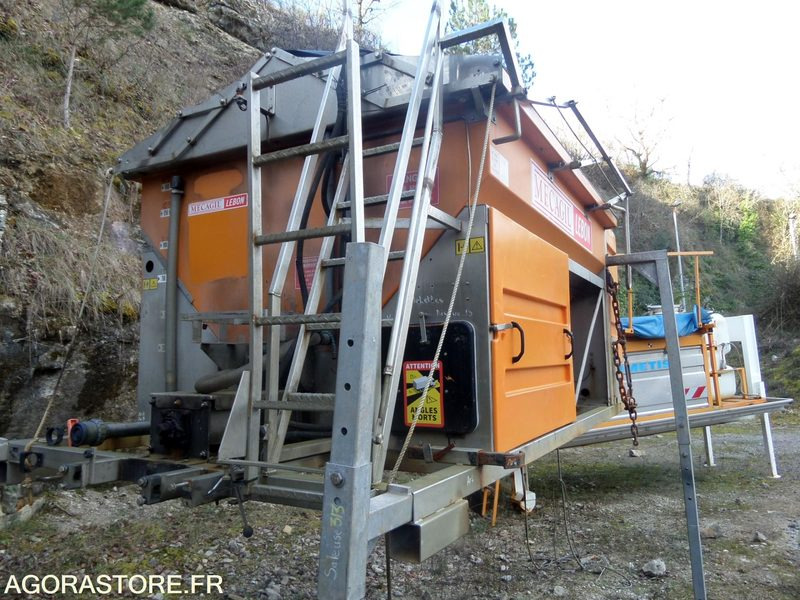 Lot saleuse pour pièces (n°63+n°313) - Peça de reposição de Máquina de construção: foto 4 Lot saleuse pour pièces (n°63+n°313) - Peça de reposição de Máquina de construção: foto 4