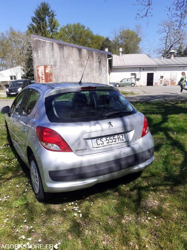 Peugeot 207 1.4 hdi 70 cv - Automóvel: foto 3 Peugeot 207 1.4 hdi 70 cv - Automóvel: foto 3