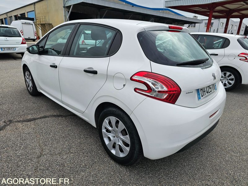 Peugeot 208 - 2014 - 134673km - DH425TX - Automóvel: foto 4 Peugeot 208 - 2014 - 134673km - DH425TX - Automóvel: foto 4