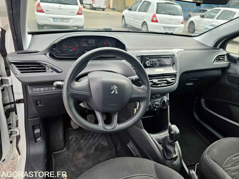 Peugeot 208 - 2014 - 134673km - DH425TX - Automóvel: foto 5 Peugeot 208 - 2014 - 134673km - DH425TX - Automóvel: foto 5