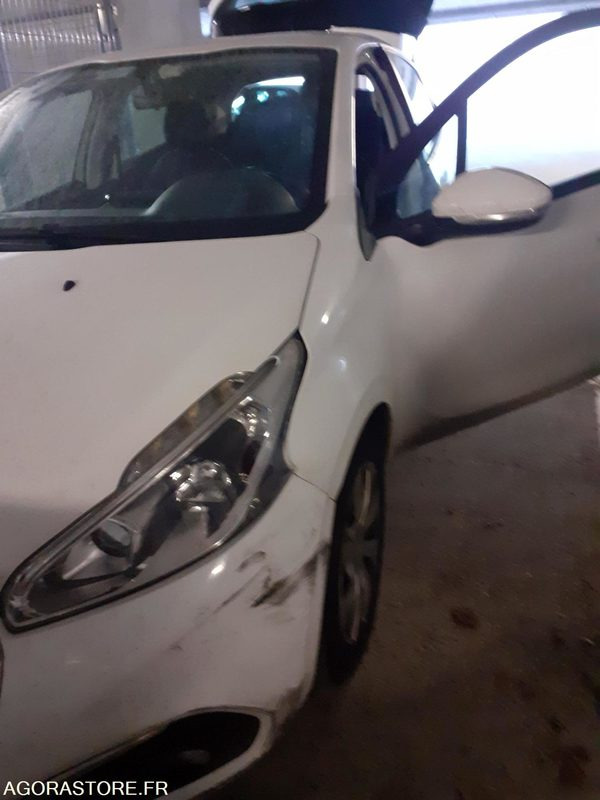 Peugeot 208 - 2015 - 195014kms - Automóvel: foto 2 Peugeot 208 - 2015 - 195014kms - Automóvel: foto 2