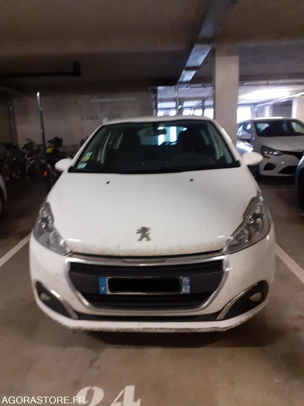 Peugeot 208 - 2015 - 210947kms - Automóvel: foto 1 Peugeot 208 - 2015 - 210947kms - Automóvel: foto 1