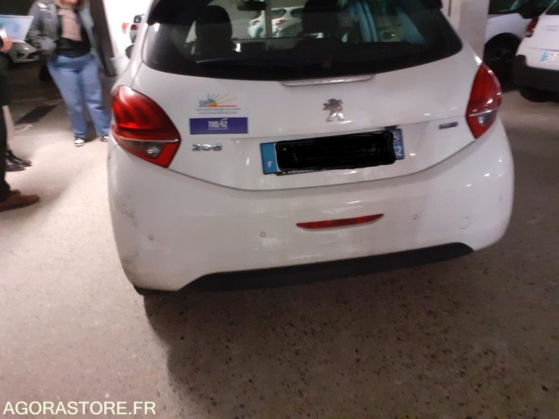 Peugeot 208 - 2015 - 210947kms - Automóvel: foto 2 Peugeot 208 - 2015 - 210947kms - Automóvel: foto 2