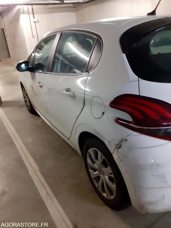 Peugeot 208 - 2015 - 210947kms - Automóvel: foto 3 Peugeot 208 - 2015 - 210947kms - Automóvel: foto 3