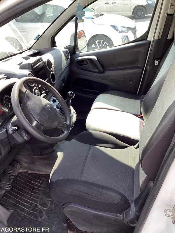 Peugeot Partner - 2017 - 259854kms - (P1006117) - Furgão: foto 5 Peugeot Partner - 2017 - 259854kms - (P1006117) - Furgão: foto 5