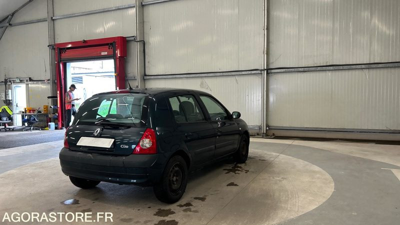 RENAULT-CLIO- 1.4-16V-EXTRÊME-ESSENCE-154073KMS - Automóvel: foto 2 RENAULT-CLIO- 1.4-16V-EXTRÊME-ESSENCE-154073KMS - Automóvel: foto 2