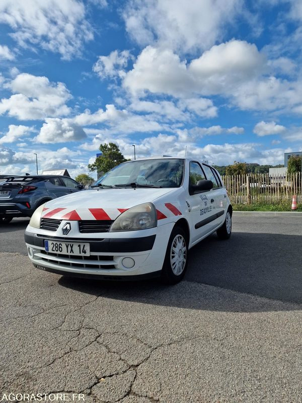 RENAULT CLIO 2 - LOT N°2 - Automóvel: foto 1 RENAULT CLIO 2 - LOT N°2 - Automóvel: foto 1
