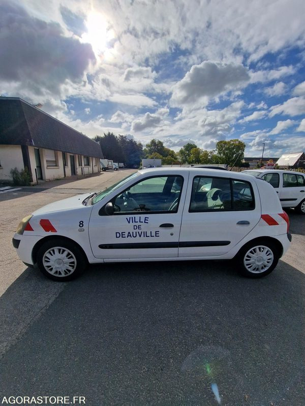 RENAULT CLIO 2 - LOT N°2 - Automóvel: foto 3 RENAULT CLIO 2 - LOT N°2 - Automóvel: foto 3