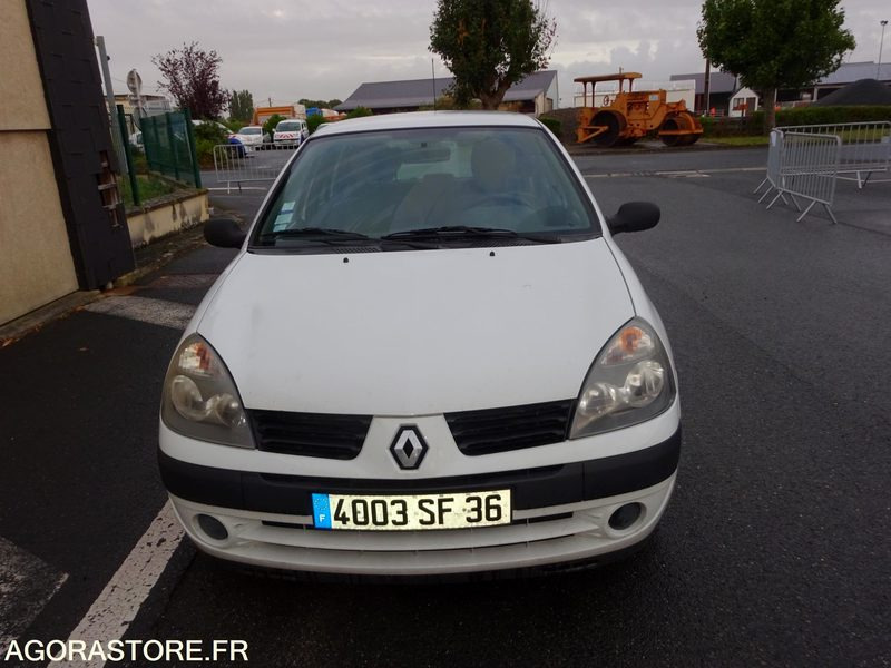 RENAULT CLIO - 2005 - 169150KM - Automóvel: foto 1 RENAULT CLIO - 2005 - 169150KM - Automóvel: foto 1
