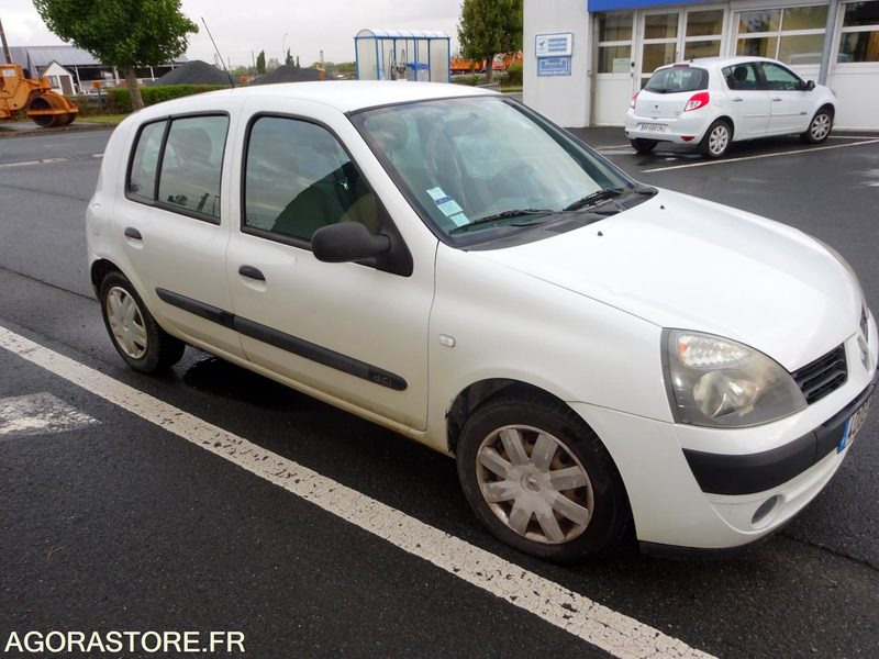 RENAULT CLIO - 2005 - 169150KM - Automóvel: foto 4 RENAULT CLIO - 2005 - 169150KM - Automóvel: foto 4
