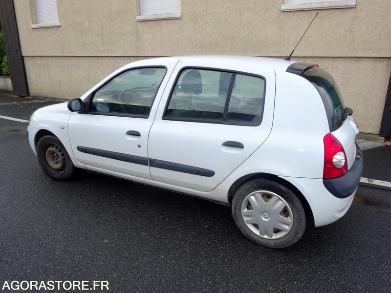 RENAULT CLIO - 2005 - 169150KM - Automóvel: foto 3 RENAULT CLIO - 2005 - 169150KM - Automóvel: foto 3