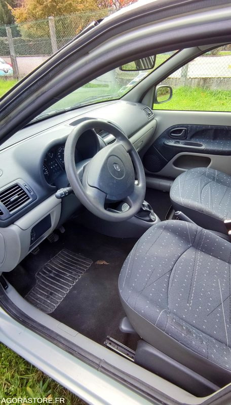 RENAULT CLIO II - Automóvel: foto 5 RENAULT CLIO II - Automóvel: foto 5