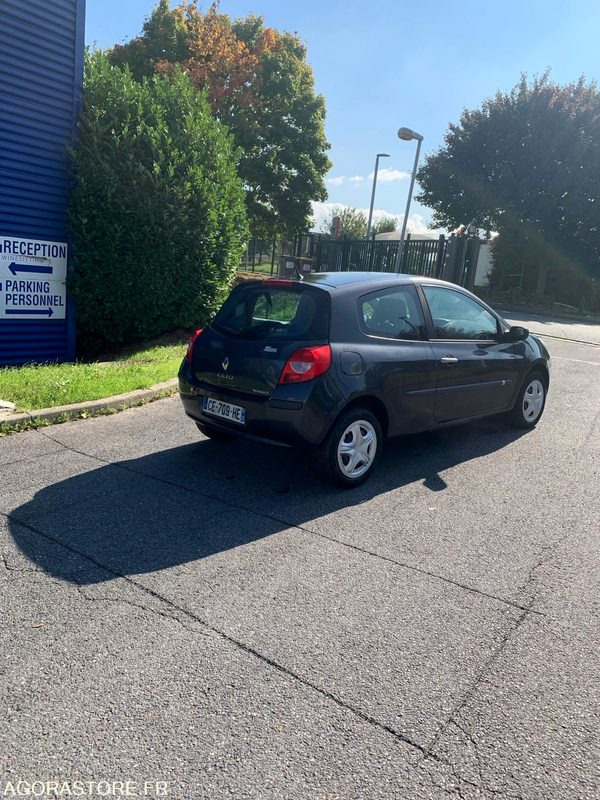 RENAULT CLIO III 16V 2006 238000 KM - Automóvel: foto 3 RENAULT CLIO III 16V 2006 238000 KM - Automóvel: foto 3