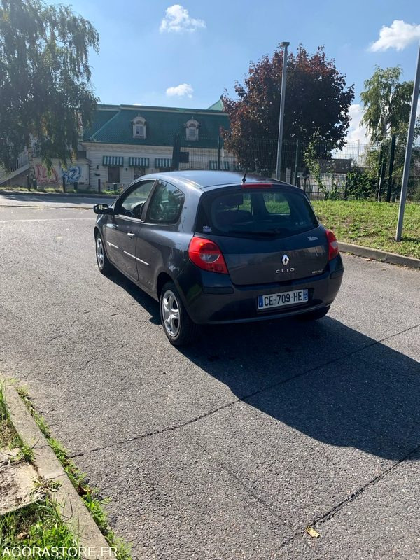 RENAULT CLIO III 16V 2006 238000 KM - Automóvel: foto 5 RENAULT CLIO III 16V 2006 238000 KM - Automóvel: foto 5