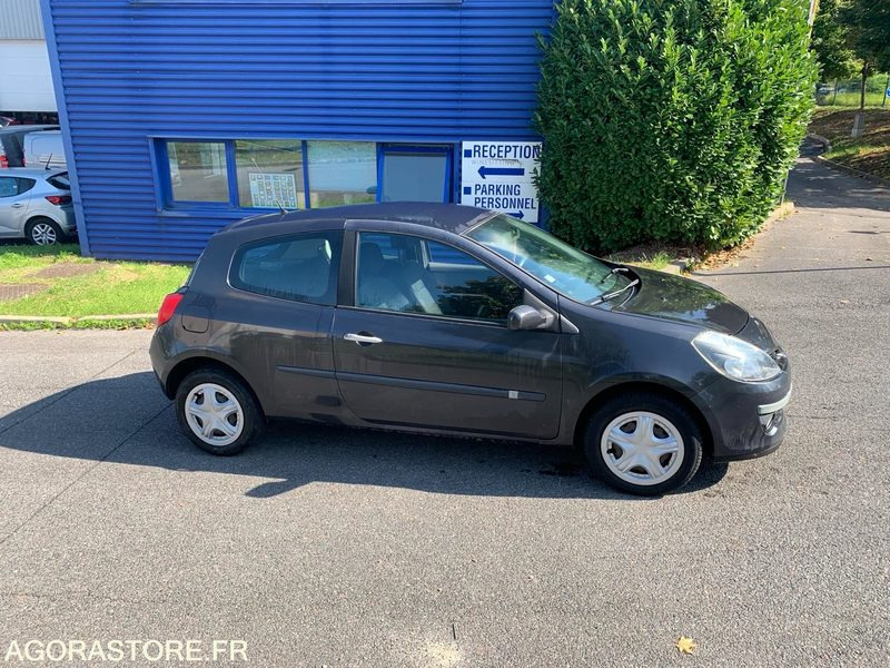 RENAULT CLIO III 16V 2006 238000 KM - Automóvel: foto 2 RENAULT CLIO III 16V 2006 238000 KM - Automóvel: foto 2
