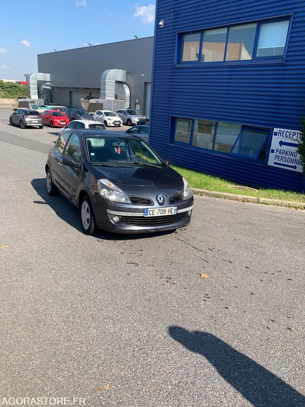 RENAULT CLIO III 16V 2006 238000 KM - Automóvel: foto 1 RENAULT CLIO III 16V 2006 238000 KM - Automóvel: foto 1