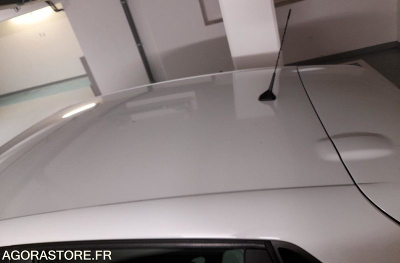 RENAULT CLIO IV - ZEN 09E E5 - 83985kms - 2013 - Automóvel: foto 5 RENAULT CLIO IV - ZEN 09E E5 - 83985kms - 2013 - Automóvel: foto 5