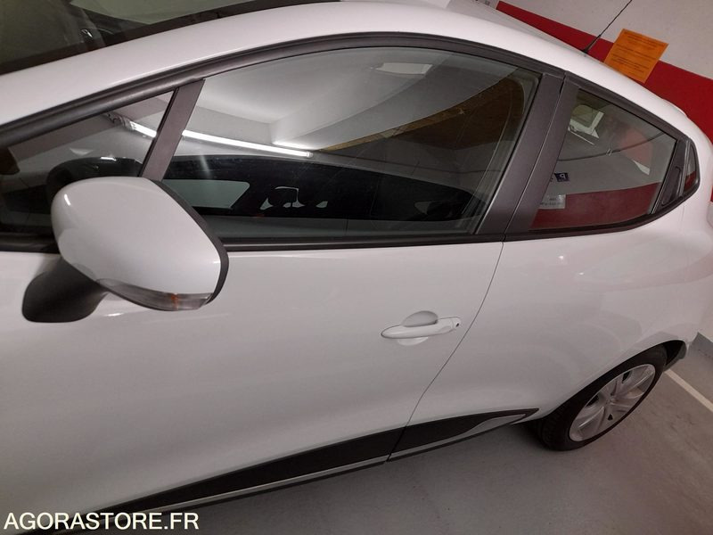 RENAULT CLIO IV - ZEN 09E E5 - 83985kms - 2013 - Automóvel: foto 4 RENAULT CLIO IV - ZEN 09E E5 - 83985kms - 2013 - Automóvel: foto 4