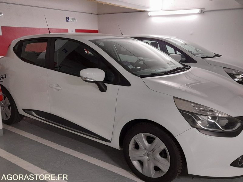 RENAULT CLIO IV - ZEN 09E E5 - 83985kms - 2013 - Automóvel: foto 3 RENAULT CLIO IV - ZEN 09E E5 - 83985kms - 2013 - Automóvel: foto 3