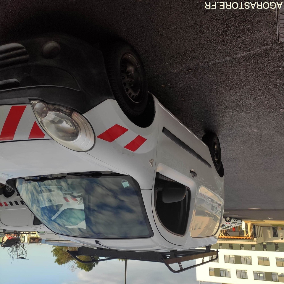 RENAULT - KANGOO - 2013 / 150760 KMS (CS-388-FQ) - Furgão: foto 4 RENAULT - KANGOO - 2013 / 150760 KMS (CS-388-FQ) - Furgão: foto 4