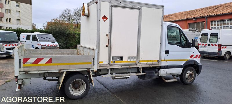 RENAULT MASCOTT PLATEAU ET CELLULE ATELIER - 213216km - 2001 - Furgão basculante: foto 3 RENAULT MASCOTT PLATEAU ET CELLULE ATELIER - 213216km - 2001 - Furgão basculante: foto 3