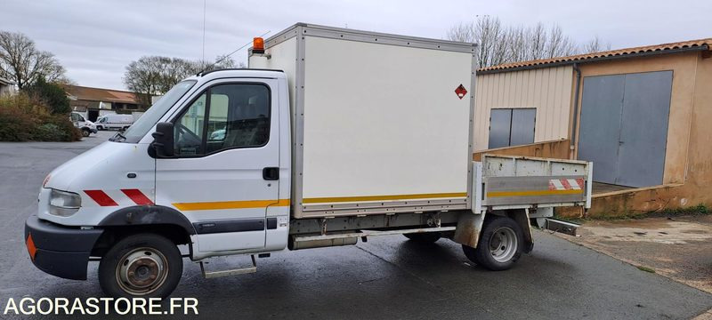RENAULT MASCOTT PLATEAU ET CELLULE ATELIER - 213216km - 2001 - Furgão basculante: foto 2 RENAULT MASCOTT PLATEAU ET CELLULE ATELIER - 213216km - 2001 - Furgão basculante: foto 2