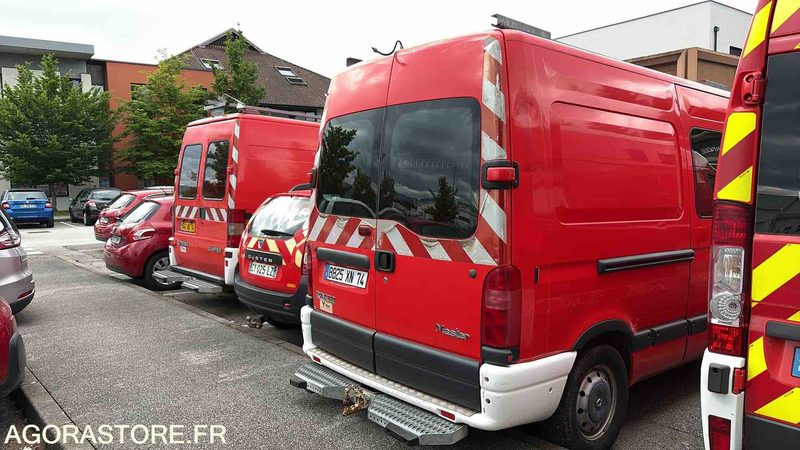 RENAULT - MASTER - 2002 - 132 742 Kms 8825 XN 74 - Furgão: foto 3 RENAULT - MASTER - 2002 - 132 742 Kms 8825 XN 74 - Furgão: foto 3