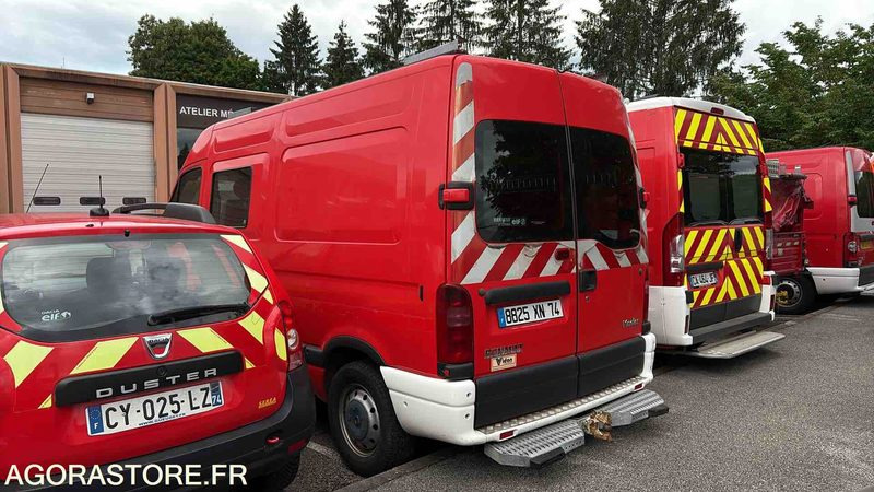 RENAULT - MASTER - 2002 - 132 742 Kms 8825 XN 74 - Furgão: foto 4 RENAULT - MASTER - 2002 - 132 742 Kms 8825 XN 74 - Furgão: foto 4
