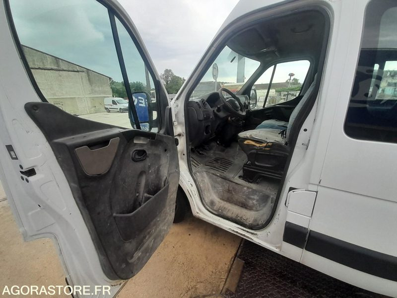 RENAULT MASTER 3T5 DOUBLE CABINE - 2011 / 285 800 KM - Furgão: foto 5 RENAULT MASTER 3T5 DOUBLE CABINE - 2011 / 285 800 KM - Furgão: foto 5