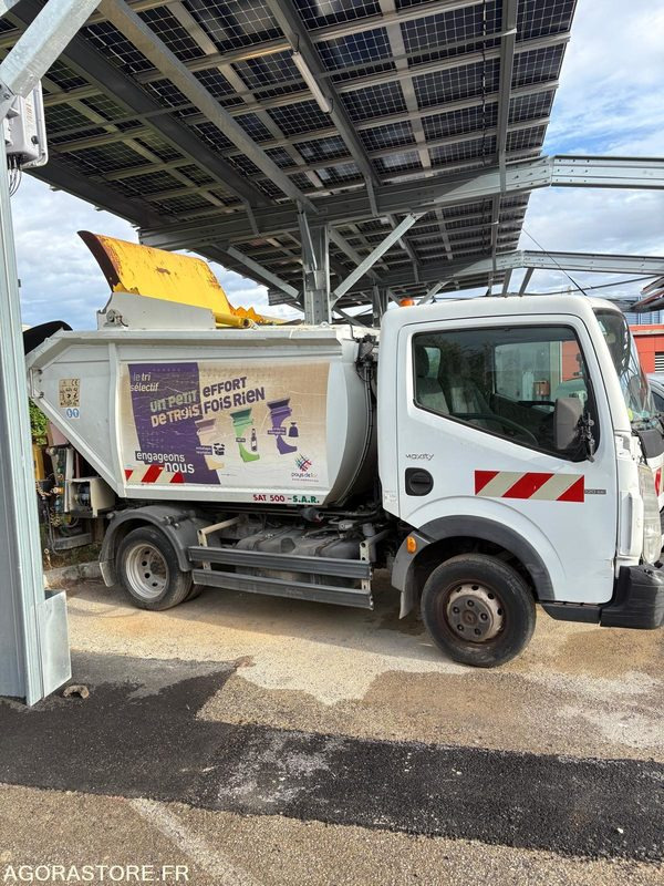 RENAULT MAXITY DIESEL AM 2013 BOM 83275KM CT-350-LL N° VIN: VF6SNFF24D3153920 - Furgão basculante: foto 2 RENAULT MAXITY DIESEL AM 2013 BOM 83275KM CT-350-LL N° VIN: VF6SNFF24D3153920 - Furgão basculante: foto 2