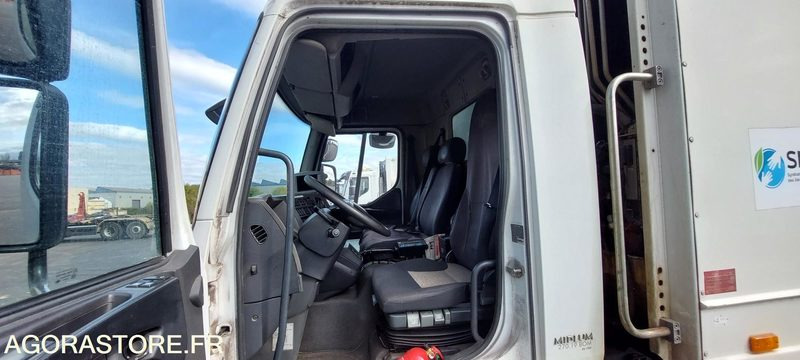 RENAULT MIDLUM - 2011 - 177523kms - Caminhão de lixo: foto 5 RENAULT MIDLUM - 2011 - 177523kms - Caminhão de lixo: foto 5