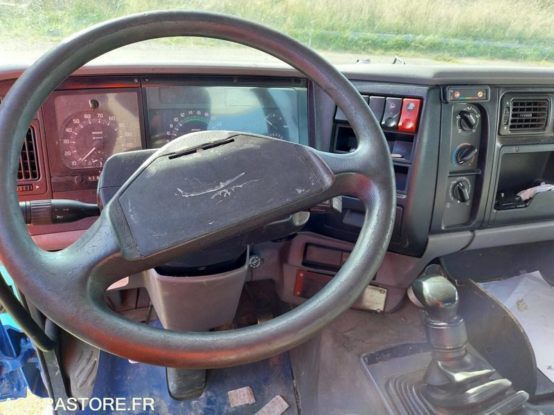 RENAULT PREMIUM 300-19 / 2001 / 816 010 km - Caminhão chassi: foto 4 RENAULT PREMIUM 300-19 / 2001 / 816 010 km - Caminhão chassi: foto 4