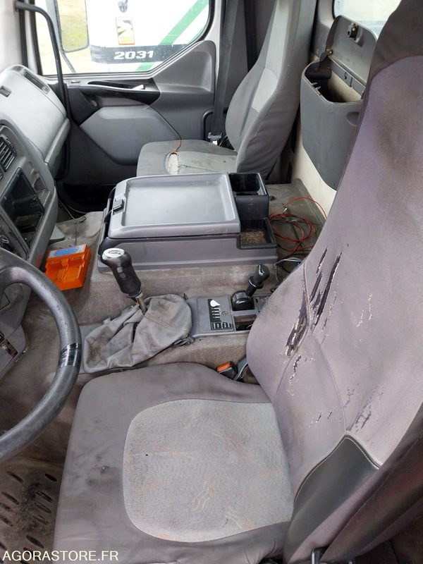 RENAULT PREMIUM 370-19 / 2007 / 371820 km - Caminhão chassi: foto 5 RENAULT PREMIUM 370-19 / 2007 / 371820 km - Caminhão chassi: foto 5