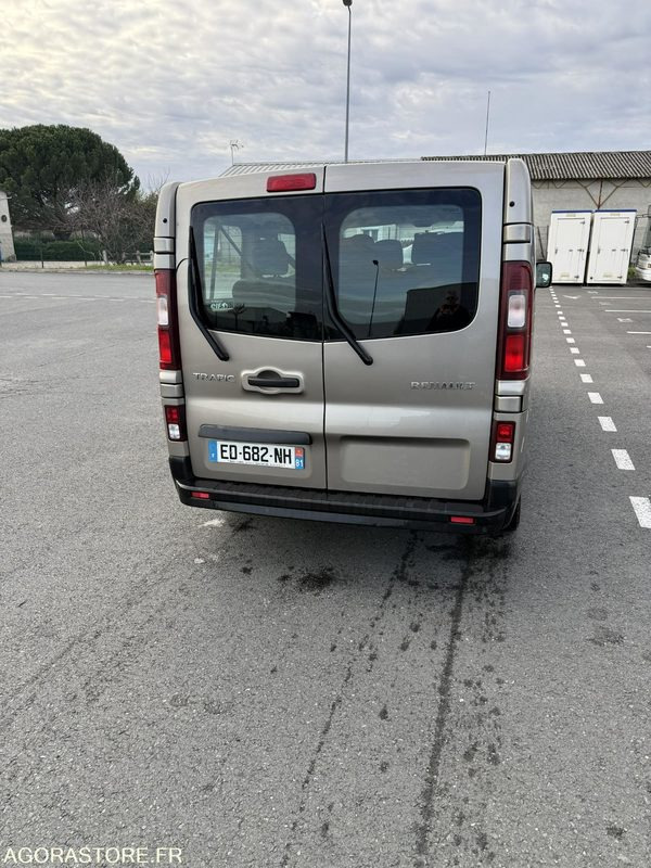RENAULT TRAFIC - 2016 - 229166km - ED-682-NH - Micro-ônibus, Furgão de passageiros: foto 4 RENAULT TRAFIC - 2016 - 229166km - ED-682-NH - Micro-ônibus, Furgão de passageiros: foto 4