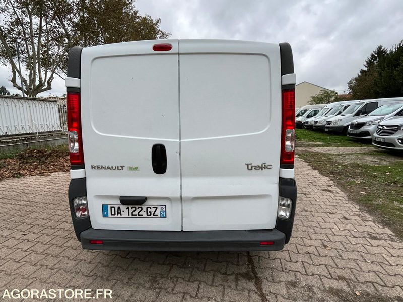 RENAULT TRAFIC L2H1 - 2013 / 202 310 KM - Furgão: foto 5 RENAULT TRAFIC L2H1 - 2013 / 202 310 KM - Furgão: foto 5