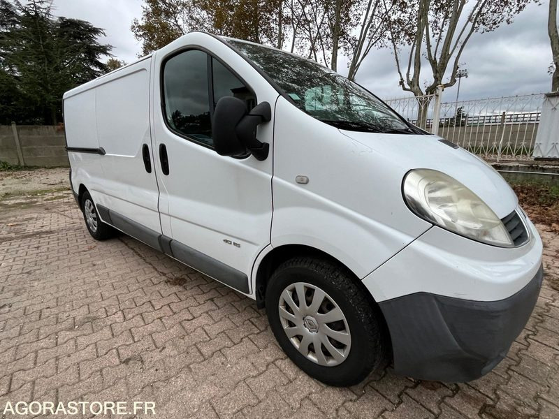 RENAULT TRAFIC L2H1 - 2013 / 202 310 KM - Furgão: foto 3 RENAULT TRAFIC L2H1 - 2013 / 202 310 KM - Furgão: foto 3