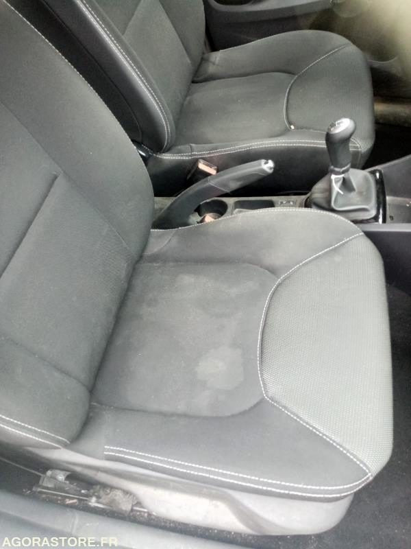 REnault Clio IV - 1.5 L Diesel - 276 000km - Automóvel: foto 5 REnault Clio IV - 1.5 L Diesel - 276 000km - Automóvel: foto 5