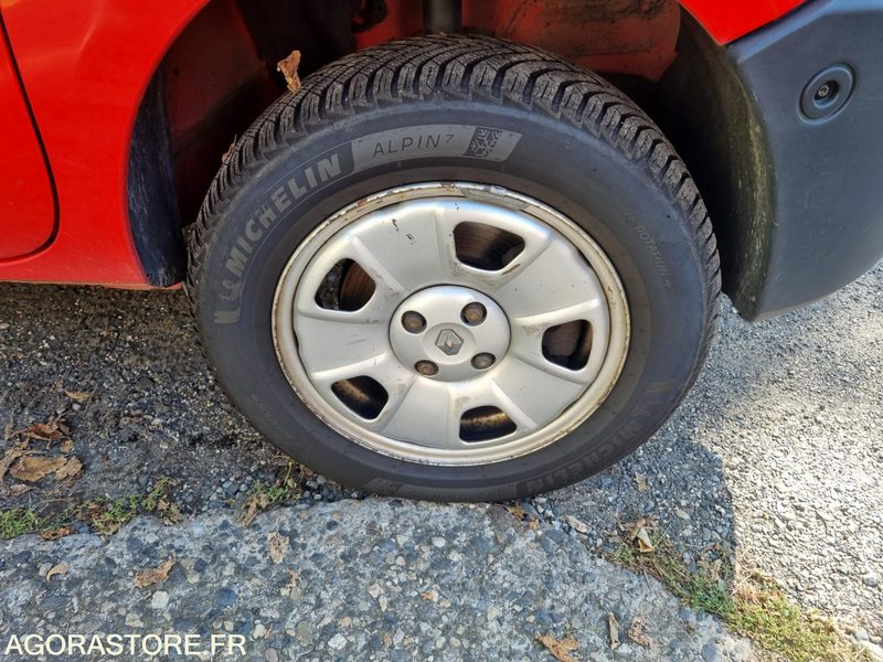 Reanult Kangoo 4x4 - 7353 XZ 63 - 2005 - Furgão compacto: foto 5 Reanult Kangoo 4x4 - 7353 XZ 63 - 2005 - Furgão compacto: foto 5