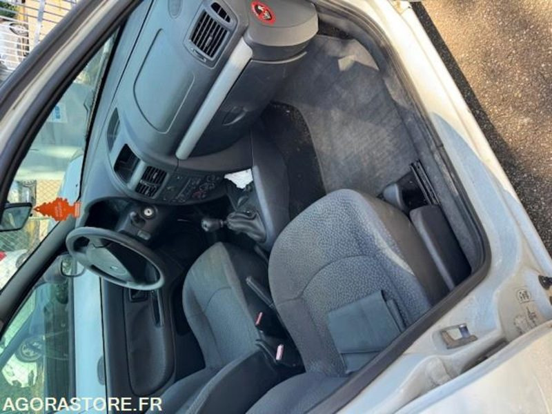 Renault CLIO 2 - Automóvel: foto 5 Renault CLIO 2 - Automóvel: foto 5