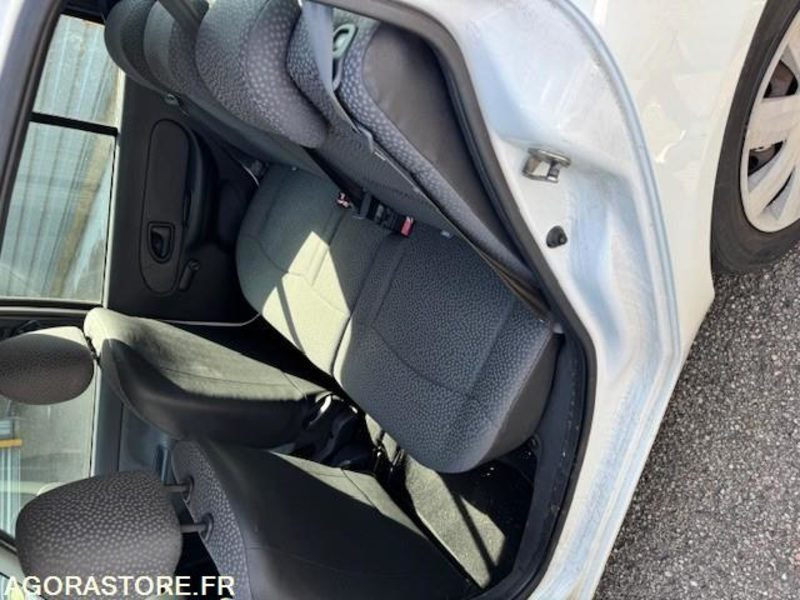 Renault CLIO 2 - Automóvel: foto 5 Renault CLIO 2 - Automóvel: foto 5