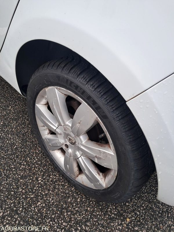 Renault CLIO 3 -2011 - Automóvel: foto 5 Renault CLIO 3 -2011 - Automóvel: foto 5