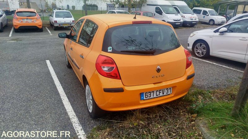 Renault Clio 1.5 DCI - 2008 - 99525km - 637CFV31 - Automóvel: foto 3 Renault Clio 1.5 DCI - 2008 - 99525km - 637CFV31 - Automóvel: foto 3